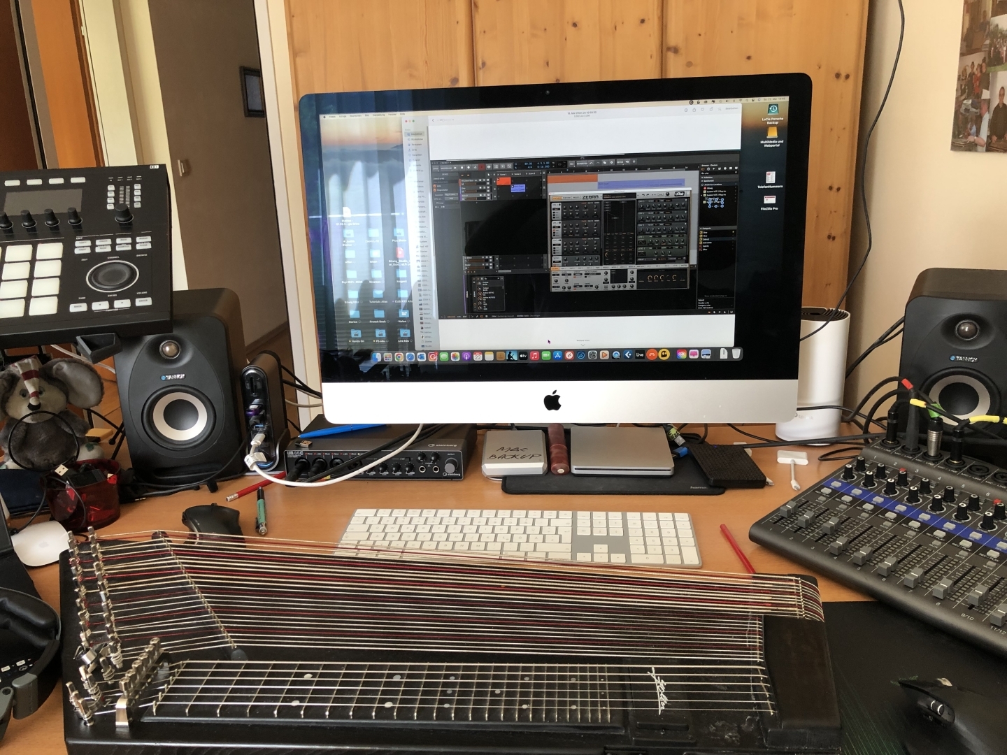 e_zither (4-channel) with DAW Bitwig 4.3
myzither.com  #citherplayer #zitherbefree