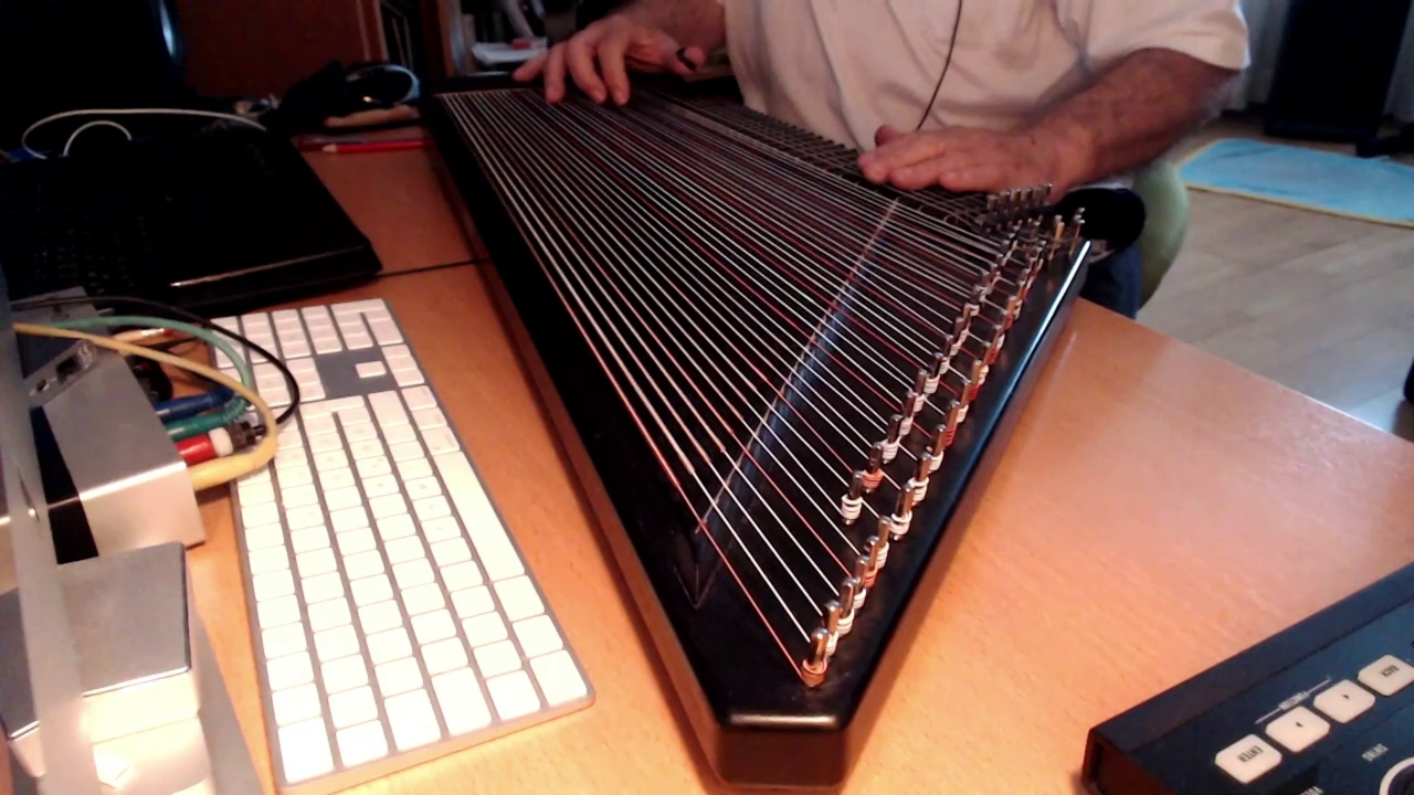 eZither meets Synthesizer,  one of my goals is to bring the e-zither closer to the potential of the e-guitar and to have as many features as possible... working with string areas, tension fields, workfile #zitherbefree